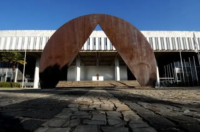 Minas Gerais projeta déficit recorde de R$ 7,67 bilhões para 2027