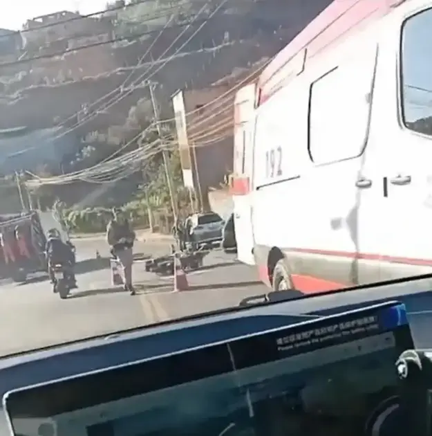 Motociclista fica ferido após colisão com veículo em Itabira