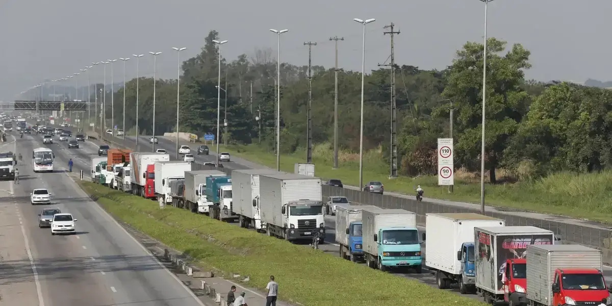 Nova lei garante piso mínimo de frete no transporte rodoviário de cargas