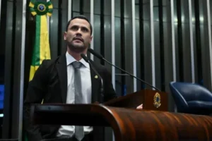O candidato em quem o próprio partido diz não confiar