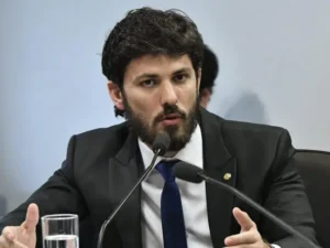 Pressão de Aro sobre Republicanos: A Questão Cleitinho em Foco