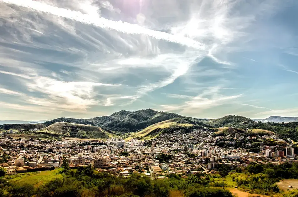 Previsão do tempo para Monlevade: sol, variações e possibilidades de garoa