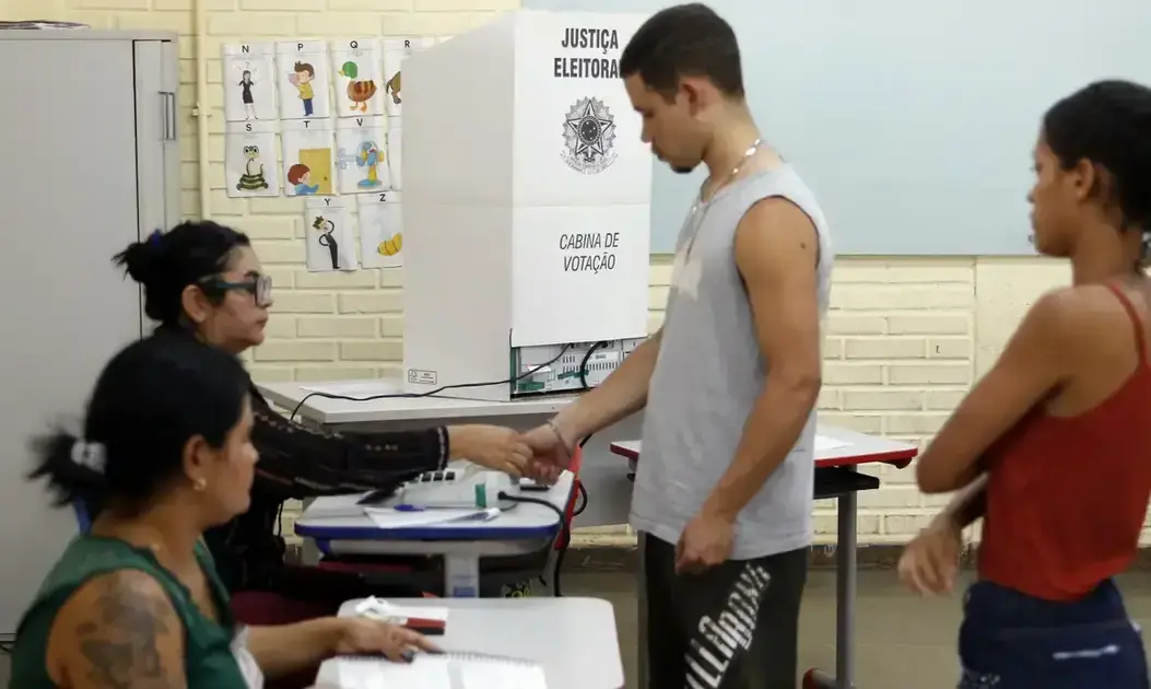 Queda de 22% no eleitorado jovem reflete envelhecimento da população