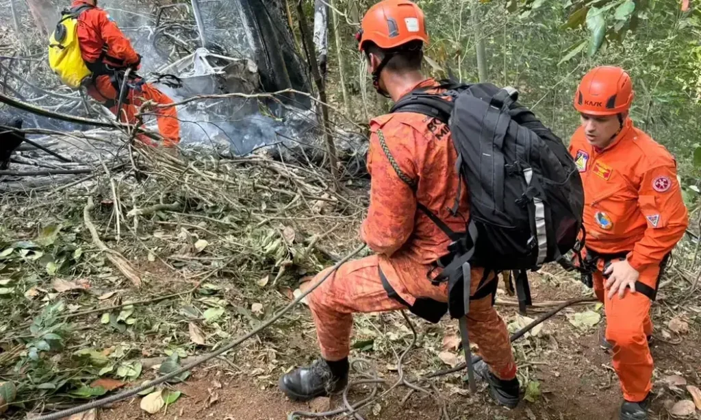Queda de helicóptero na Vista Chinesa deixa quatro mortos no Rio