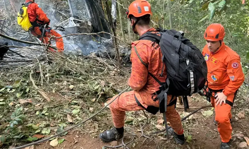 Queda de helicóptero na Vista Chinesa deixa quatro mortos no Rio