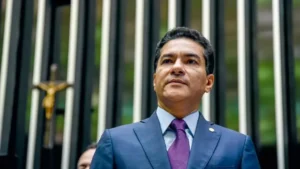 Republicanos deve reconsiderar apoio a Flávio Bolsonaro nas eleições