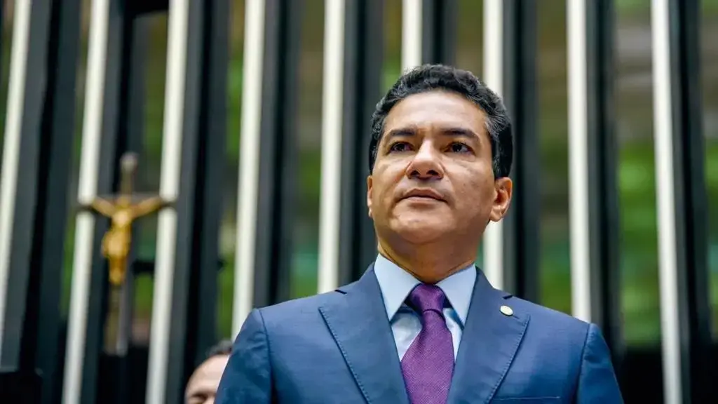 Republicanos deve reconsiderar apoio a Flávio Bolsonaro nas eleições Republicanos deve reconsiderar apoio a Flávio Bolsonaro nas eleições