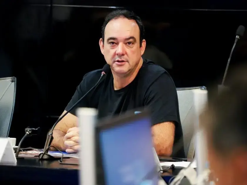 Roscoe tem um prazo curto para consolidar apoio político