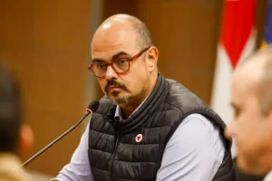 Simões busca oportunidades com aprovação em queda de Cleitinho