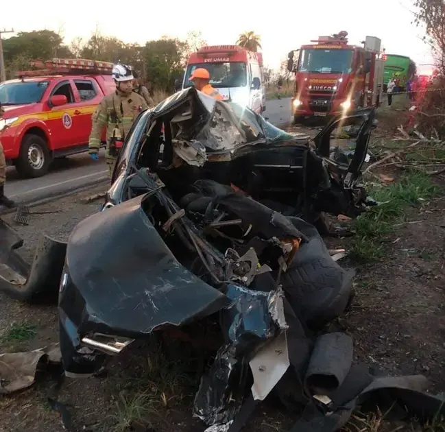 Tragédia na MG-424: Oficial da PM morre em colisão com ônibus