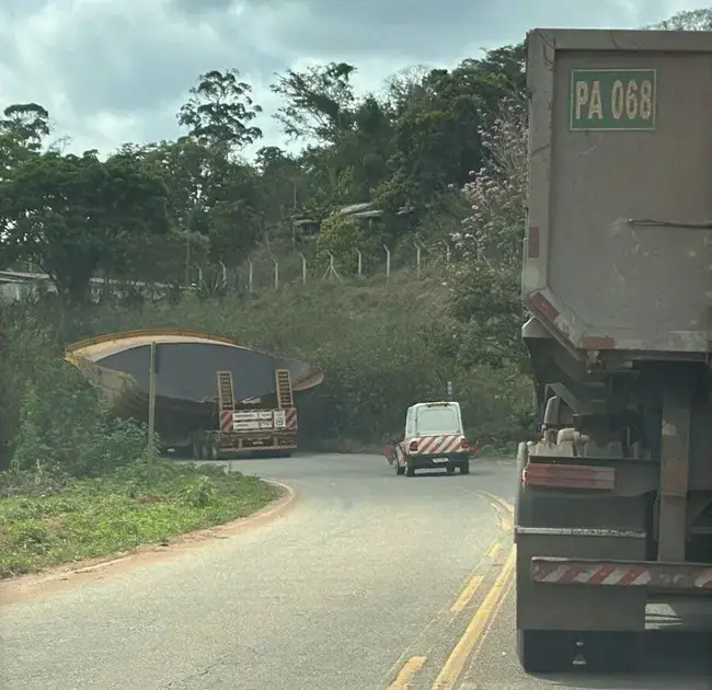 Transporte de báscula complica trânsito em rodovias de Itabira nesta segunda-feira