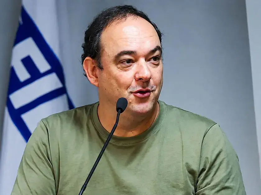 A importância de agir em vez de apenas falar na política A importância de agir em vez de apenas falar na política