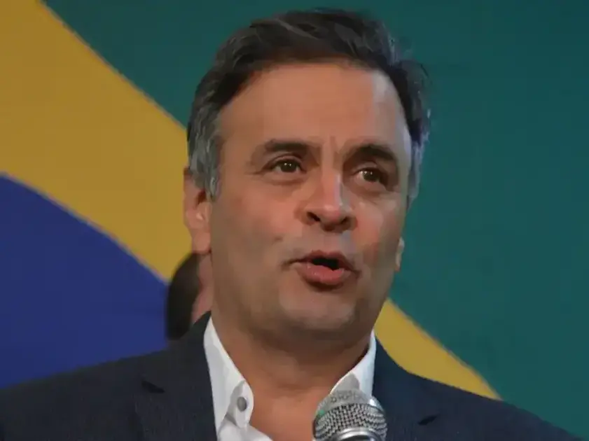 Aécio Neves entra oficialmente na corrida pelo Senado Aécio Neves entra oficialmente na corrida pelo Senado