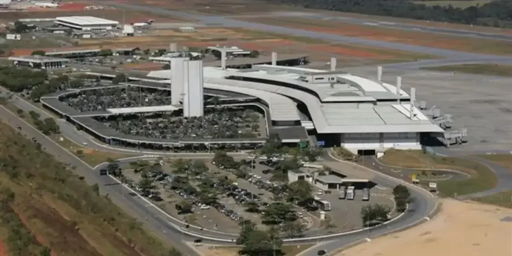 Aeroporto de Confins interrompe operações por problemas na pista