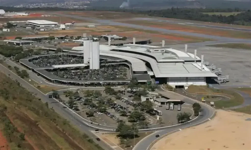 Aeroporto de Confins suspende voos temporariamente devido a problemas na pista