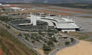 Aeroporto de Confins suspende voos temporariamente devido a problemas na pista
