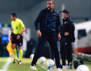 Artur Jorge assume responsabilidade após derrota do Cruzeiro para o Santos