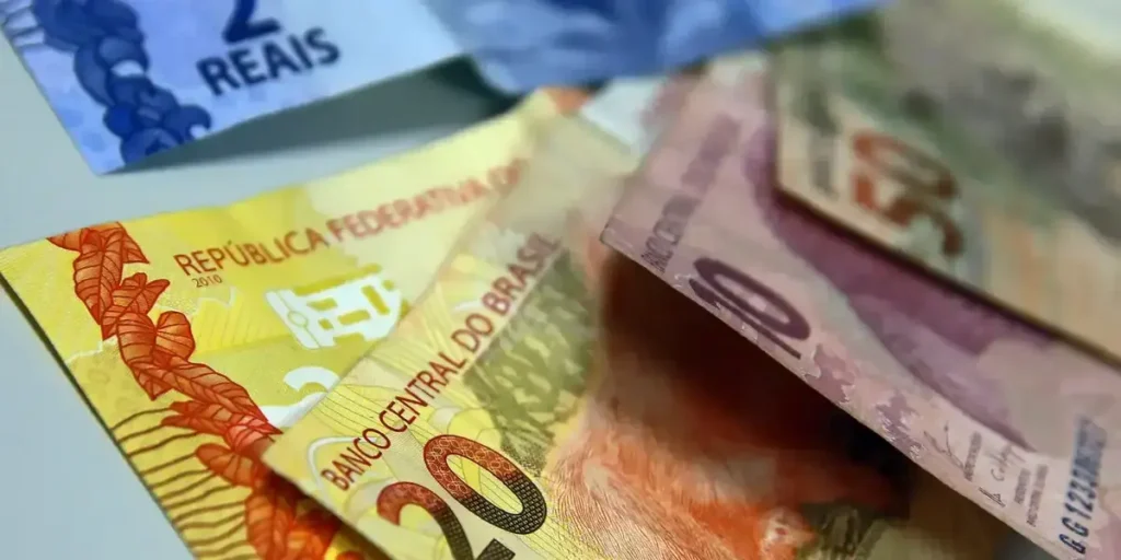Aumento dos Juros em Agosto Pressiona Inadimplência a 6% entre Famílias Aumento dos Juros em Agosto Pressiona Inadimplência a 6% entre Famílias
