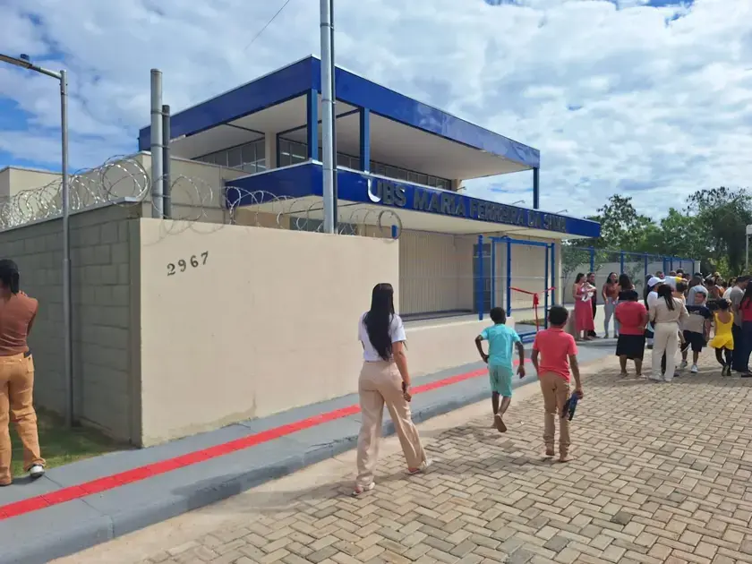 Barreiro celebra a inauguração da nova UBS e quadra de esportes