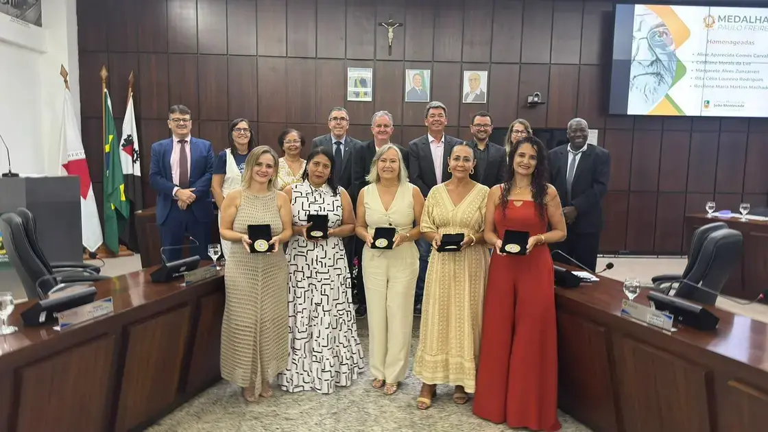 Câmara homenageia cinco educadores com Medalha Paulo Freire em Belo Oriente