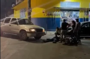 Colisão entre motociclista e caminhonete deixa ferido em Itabira