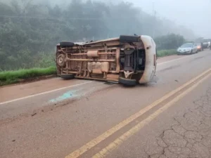 Colisão na MGC-262 em Santa Bárbara deixa motorista ferido e causa tumulto