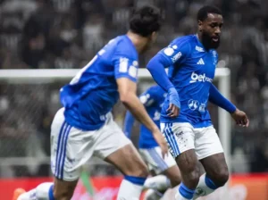 Cruzeiro enfrenta Vitória em busca de reação no Campeonato Brasileiro