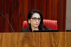 Decisão do TSE proíbe uso de imagem de Bolsonaro em santinhos