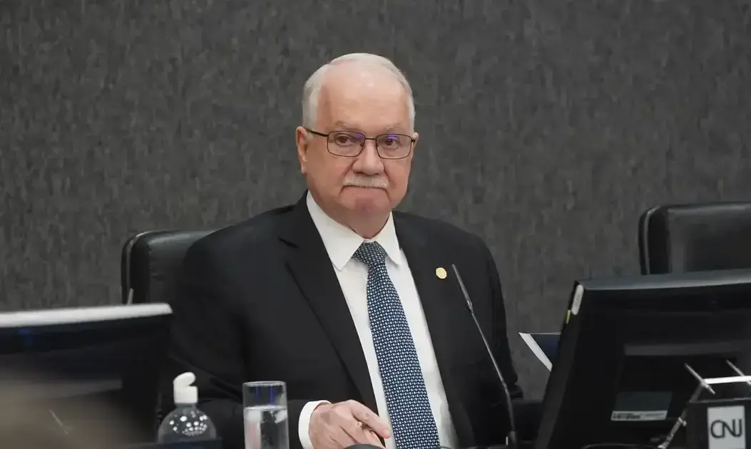 Edson Fachin suspende decisões de André Mendonça e Flávio Dino sobre a PF