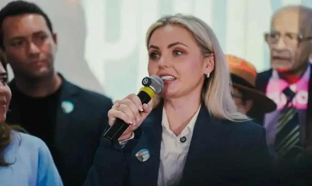 Eleições 2026: Clariana Barão foca em proteção à mulher e criança Eleições 2026: Clariana Barão foca em proteção à mulher e criança
