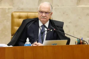 Ex-ministros do STF solicitam sessão pública para apurar graves acusações
