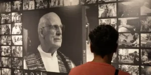 Exposição em São Paulo homenageia Padre Júlio e destaca população em rua