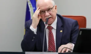 Fachin convoca plenário do STF para discutir decisão de Mendonça sobre Moraes