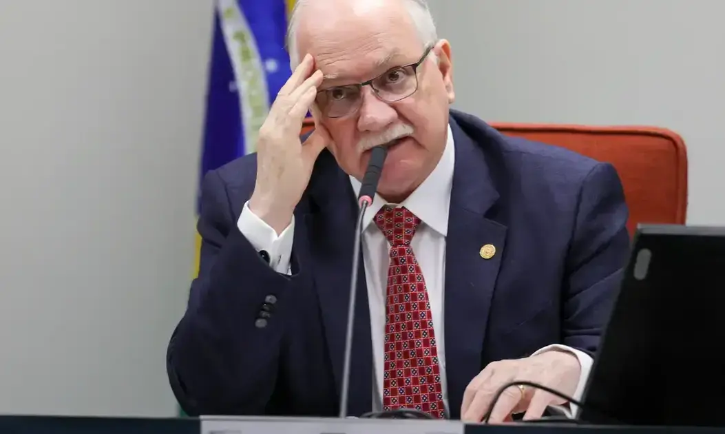 Fachin convoca plenário do STF para discutir decisão de Mendonça sobre Moraes