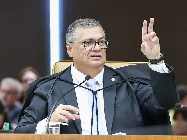 Fachin é cobrado por Dino sobre relatório da PF e seu arquivamento