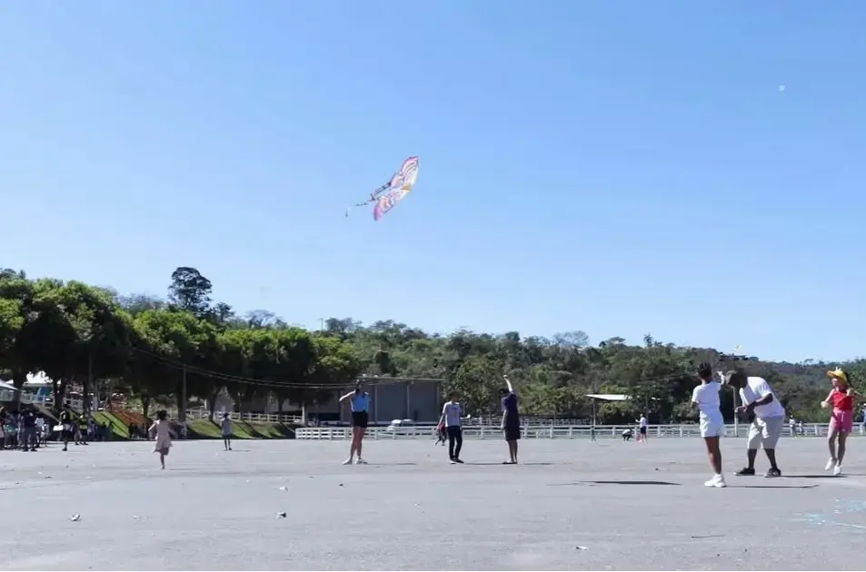 Festival de Pipas em São Gonçalo do Rio Abaixo reúne 1.500 participantes