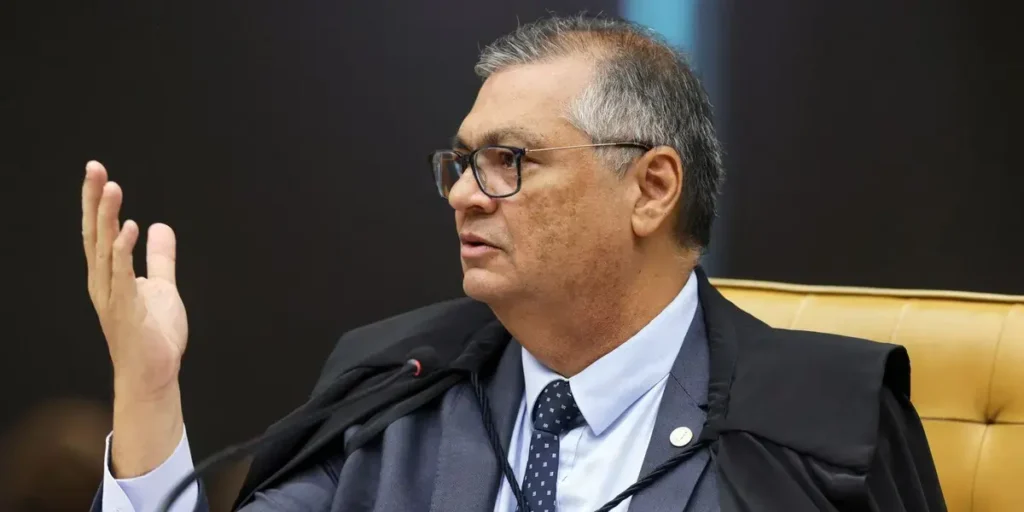Fim do sigilo nas investigações do filme Dark Horse é determinado por Flávio Dino Fim do sigilo nas investigações do filme Dark Horse é determinado por Flávio Dino