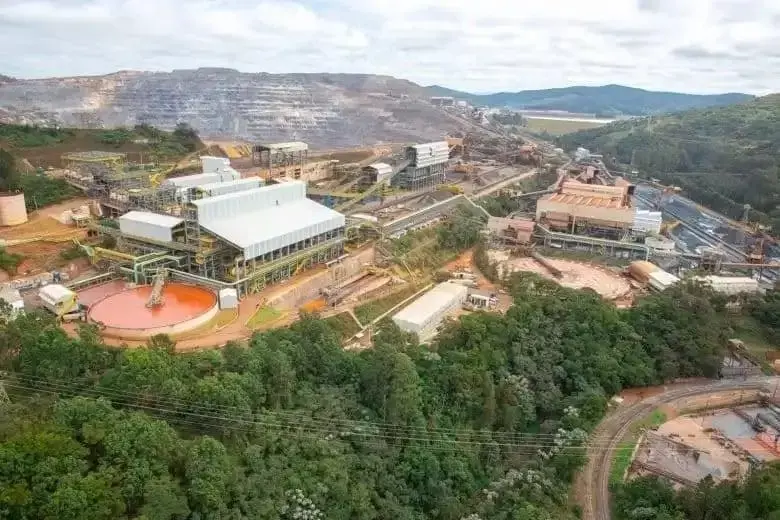 Funcionário da Vale sofre acidente na oficina da Mina Cauê em Itabira