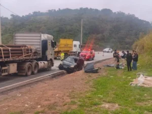 Grave acidente na BR-381 resulta em mortes, incluindo crianças