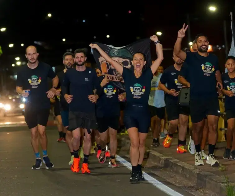 Grupo de corredores de Itabira promove diversão e competição na corrida Grupo de corredores de Itabira promove diversão e competição na corrida