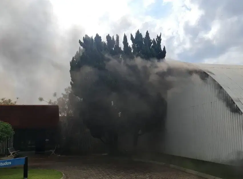 Incêndio no Hospital Sarah Kubitschek: Chamas controladas sem feridos