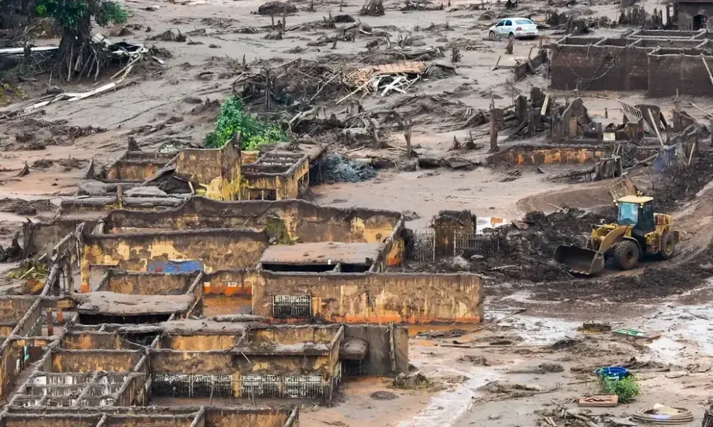 Justiça Federal condena Samarco e engenheiros pelo desastre da barragem de Fundão