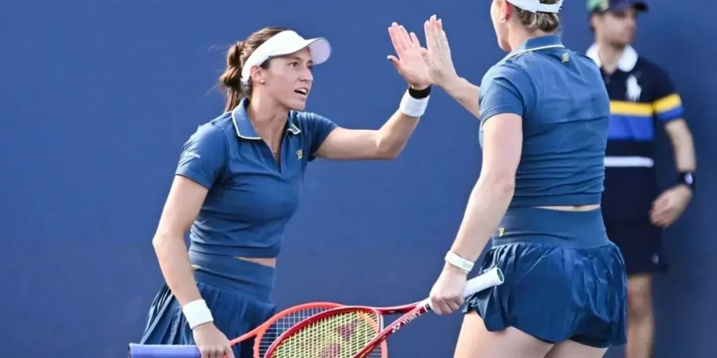 Luisa Stefani avança para as quartas de final na disputa de duplas do US Open Luisa Stefani avança para as quartas de final na disputa de duplas do US Open