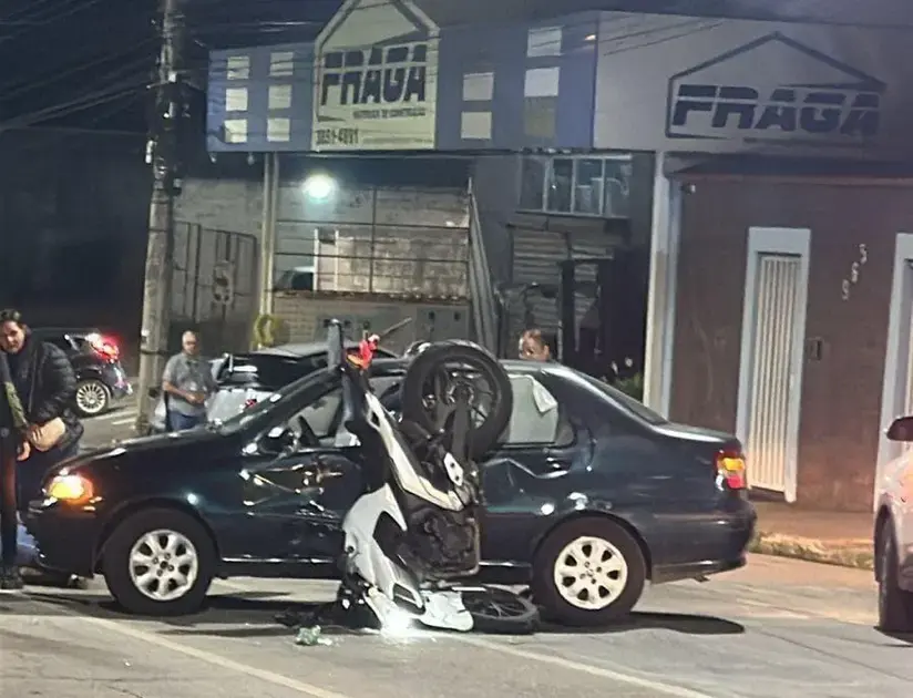 Motociclista é socorrida após acidente com carro em João Monlevade
