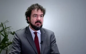 O impacto do endividamento no faturamento da indústria brasileira