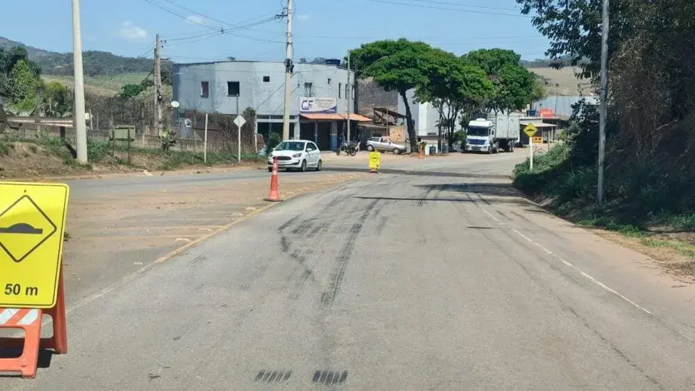 Prefeitura de Itabira instala novos quebra-molas na MG-129