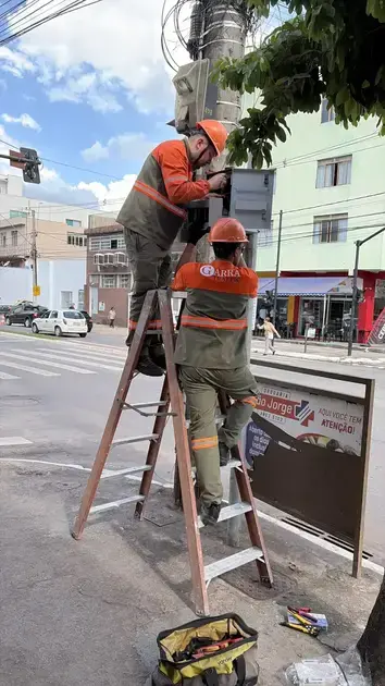 Semáforo em Carneirinhos é reativado após um mês fora de operação