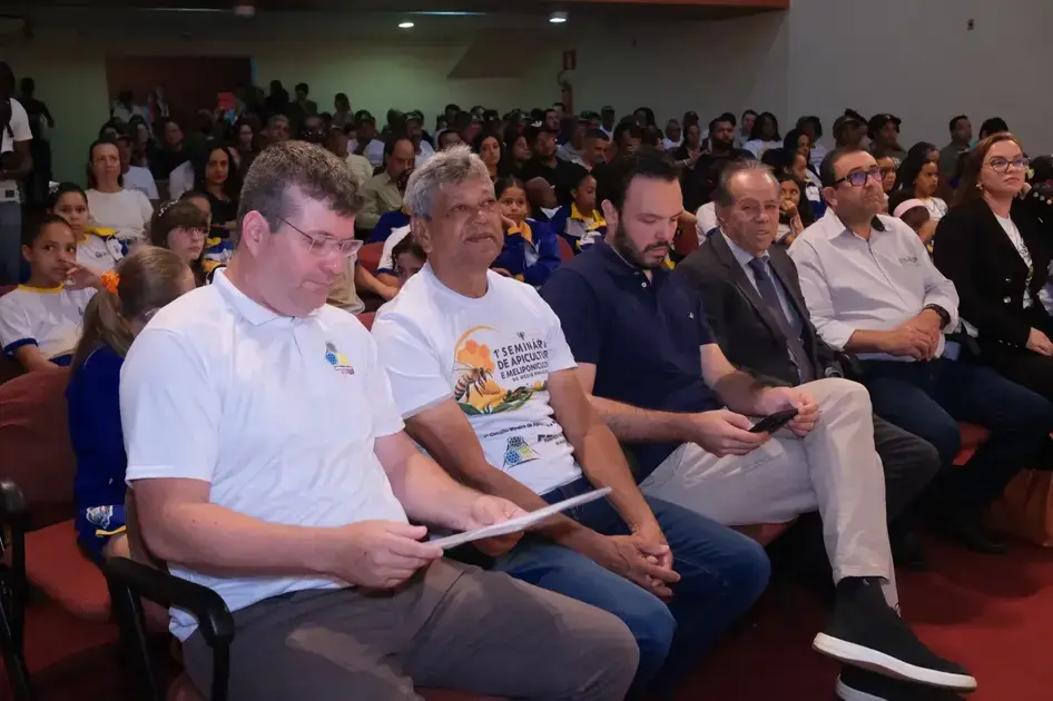 Seminário sobre Apicultura em São Gonçalo: Produtores e Pesquisadores se Reúnem