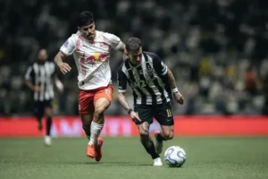 Atlético Mineiro enfrenta Bragantino na Arena MRV; Rádio Caraça transmite o jogo