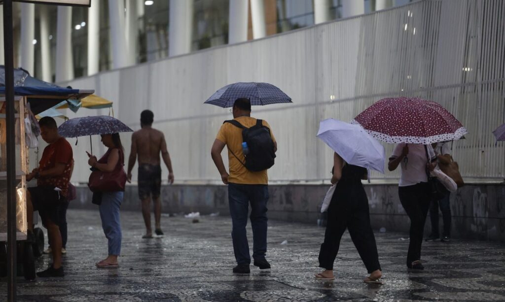 Chuva deve prevalecer no domingo de eleições no Rio